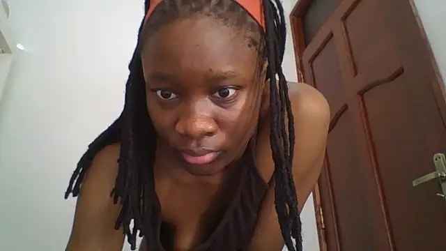 Snapshot of sweet_sassy_ chatting on 10-22-25, 04:24 sweet sassy online show from 10-22-25, 04:24