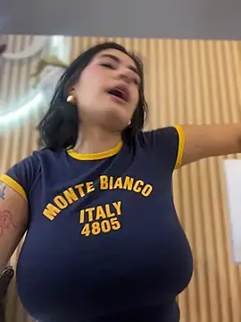 Snapshot of clarachanelricek chatting on 12-18-25, 08:26 clarachanelricek online show from 12-18-25, 08:26