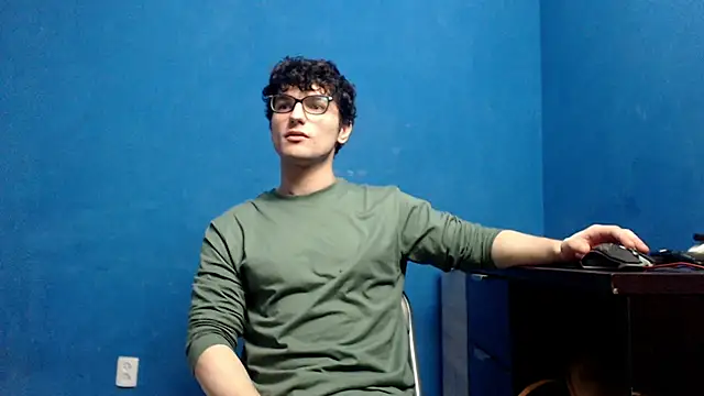 Snapshot of alex_blu chatting on 03-12-25, 06:33 alex blu online show from 03-12-25, 06:33