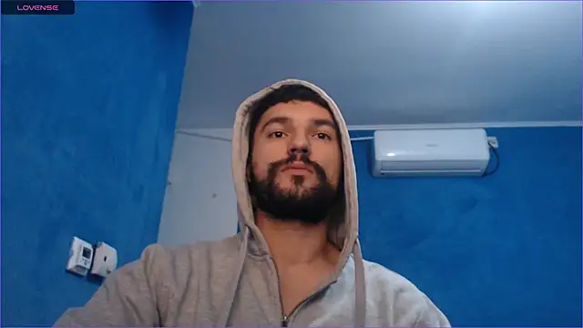 Snapshot of alex_blu chatting on 10-04-25, 09:51 alex blu online show from 10-04-25, 09:51