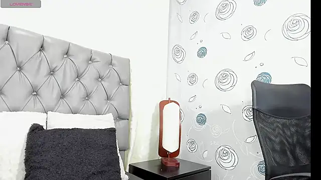 luna evaa online show from 10-10-25, 02:27