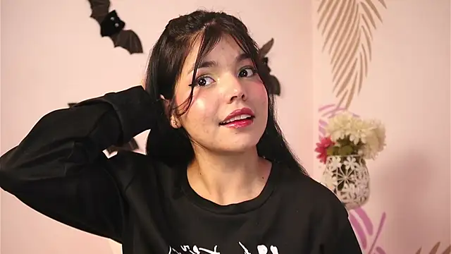 Snapshot of dianebleu chatting on 11-04-25, 04:33 dianebleu online show from 11-04-25, 04:33