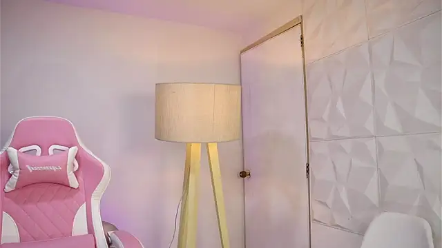 Snapshot of dianebleu chatting on 11-07-25, 04:01 dianebleu online show from 11-07-25, 04:01