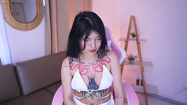 Snapshot of dianebleu chatting on 11-08-25, 12:27 dianebleu online show from 11-08-25, 12:27