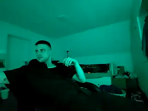 Snapshot of Youngtimer_1997 chatting on 03-21-25, 09:23 Youngtimer 1997 online show from 03-21-25, 09:23