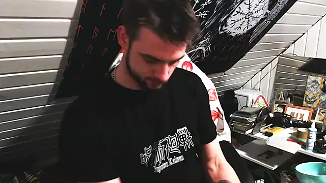 Snapshot of Youngtimer_1997 chatting on 04-04-26, 08:28 Youngtimer 1997 online show from 04-04-26, 08:28