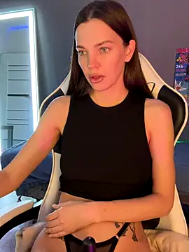 julia fly online show from 10-19-25, 03:56