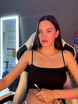 julia fly online show from 11-10-25, 09:52