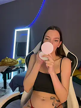 julia fly online show from 02-18-26, 09:05