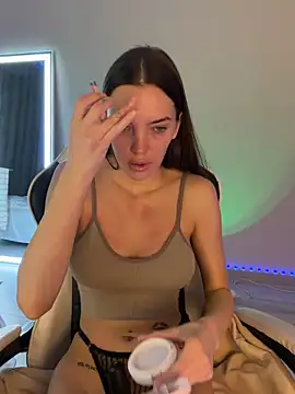 julia fly online show from 03-03-26, 08:09