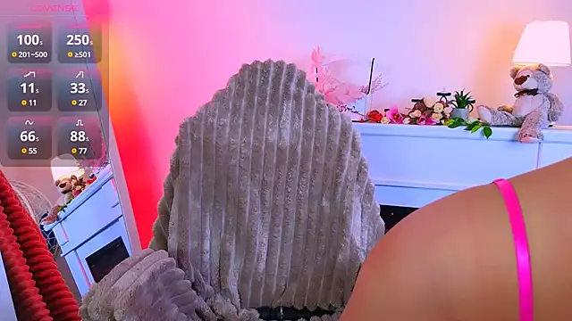 Snapshot of ___Emily___ chatting on 02-22-25, 07:34    Emily    online show from 02-22-25, 07:34