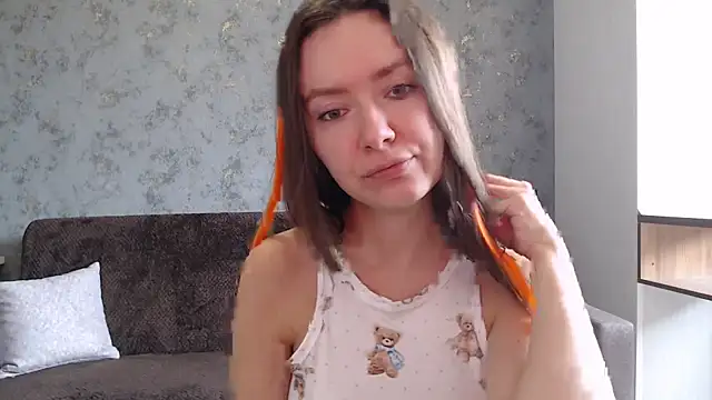 Snapshot of ___Emily___ chatting on 10-05-25, 10:02    Emily    online show from 10-05-25, 10:02