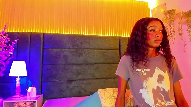 AntonellaaHot online show from 03-20-25, 07:46