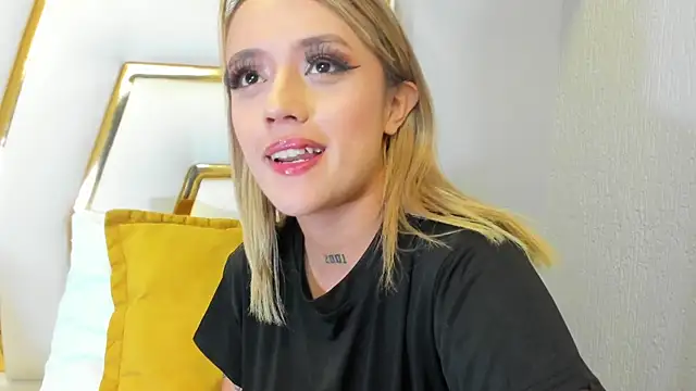 Snapshot of Sabrina_Cole chatting on 01-05-25, 06:13 Sabrina Cole online show from 01-05-25, 06:13