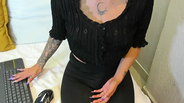 Snapshot of Sabrina_Cole chatting on 01-08-25, 03:19 Sabrina Cole online show from 01-08-25, 03:19