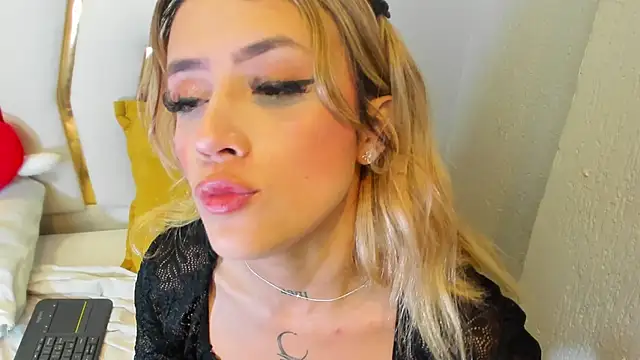 Snapshot of Sabrina_Cole chatting on 02-19-25, 03:39 Sabrina Cole online show from 02-19-25, 03:39