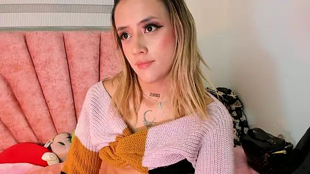 Snapshot of Sabrina_Cole chatting on 03-01-25, 06:46 Sabrina Cole online show from 03-01-25, 06:46