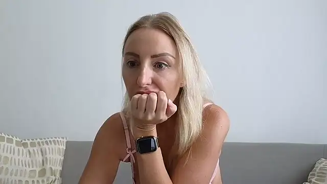 Snapshot of Allys chatting on 10-10-25, 05:06 Allys online show from 10-10-25, 05:06