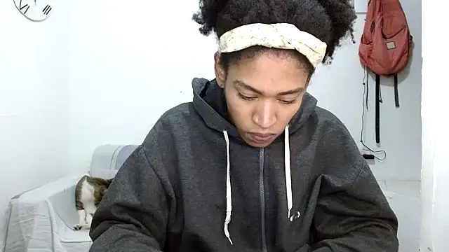 angelamarie1 online show from 10-11-25, 10:47