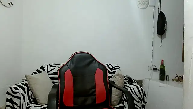 angelamarie1 online show from 04-26-26, 05:21