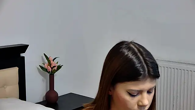 Sierra Halle online show from 03-19-25, 08:32