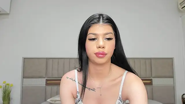 Sierra Halle online show from 11-23-25, 03:45