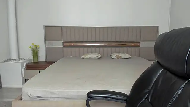 Sierra Halle online show from 11-30-25, 10:14