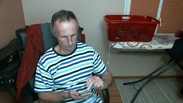 Snapshot of olibrius71 chatting on 02-20-25, 11:21 olibrius71 online show from 02-20-25, 11:21