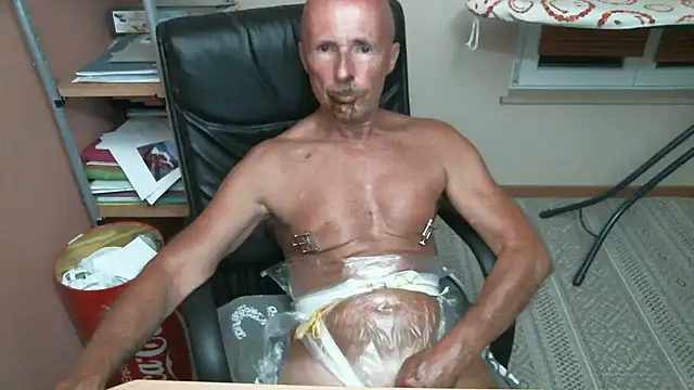 Snapshot of olibrius71 chatting on 09-18-25, 06:32 olibrius71 online show from 09-18-25, 06:32