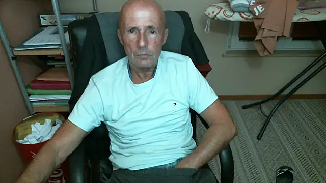 Snapshot of olibrius71 chatting on 11-08-25, 05:34 olibrius71 online show from 11-08-25, 05:34