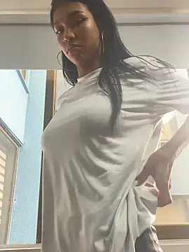 LauraAristizabal online show from 01-31-25, 07:29