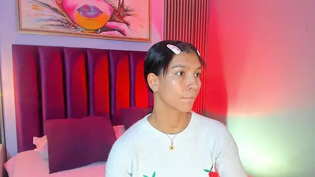 LauraAristizabal online show from 11-16-25, 12:33