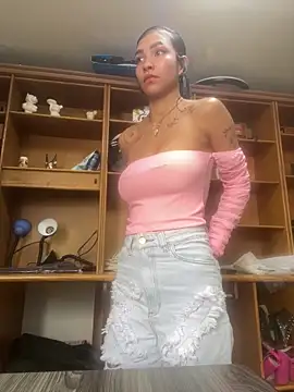 LauraAristizabal online show from 04-23-26, 12:29