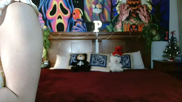 Snapshot of MINI_Petite chatting on 12-18-24, 04:31 MINI Petite online show from 12-18-24, 04:31