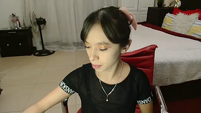 Snapshot of MINI_Petite chatting on 01-03-25, 10:51 MINI Petite online show from 01-03-25, 10:51