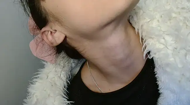 Snapshot of MINI_Petite chatting on 01-04-25, 08:59 MINI Petite online show from 01-04-25, 08:59