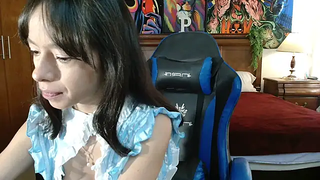 Snapshot of MINI_Petite chatting on 01-13-25, 04:30 MINI Petite online show from 01-13-25, 04:30