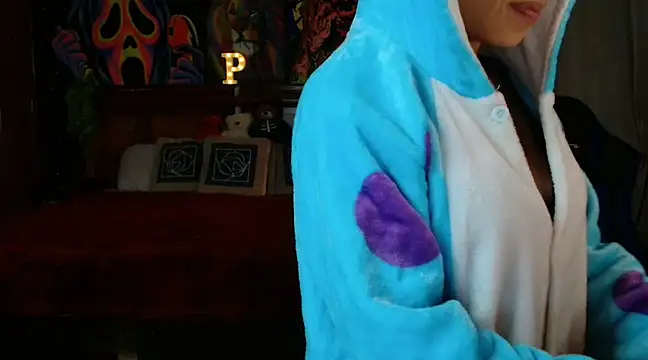 Snapshot of MINI_Petite chatting on 01-18-25, 01:52 MINI Petite online show from 01-18-25, 01:52