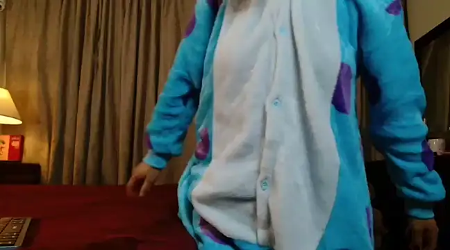 Snapshot of MINI_Petite chatting on 01-31-25, 04:47 MINI Petite online show from 01-31-25, 04:47