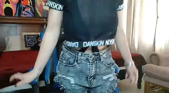 Snapshot of MINI_Petite chatting on 02-06-25, 08:45 MINI Petite online show from 02-06-25, 08:45