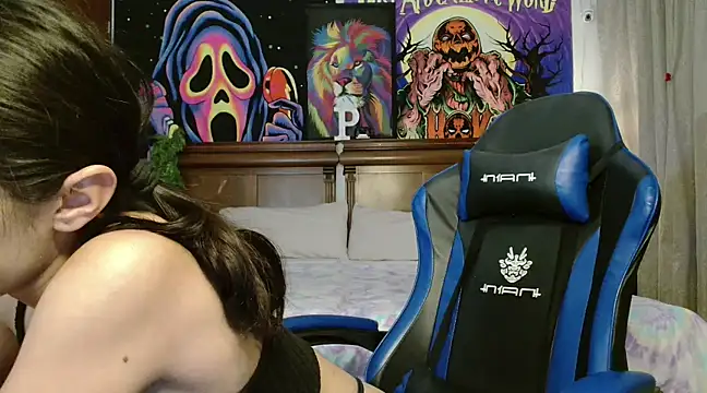 Snapshot of MINI_Petite chatting on 02-15-25, 03:09 MINI Petite online show from 02-15-25, 03:09