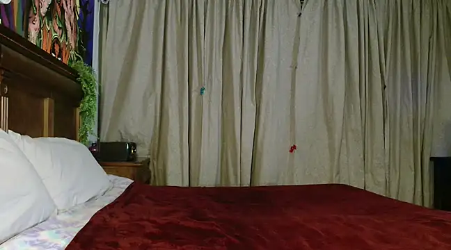 Snapshot of MINI_Petite chatting on 02-19-25, 07:50 MINI Petite online show from 02-19-25, 07:50