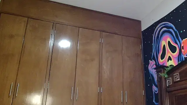 Snapshot of MINI_Petite chatting on 09-09-25, 04:45 MINI Petite online show from 09-09-25, 04:45