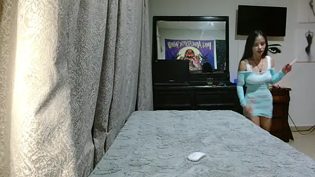 Snapshot of MINI_Petite chatting on 10-11-25, 04:33 MINI Petite online show from 10-11-25, 04:33