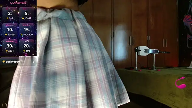 Snapshot of MINI_Petite chatting on 10-16-25, 06:31 MINI Petite online show from 10-16-25, 06:31