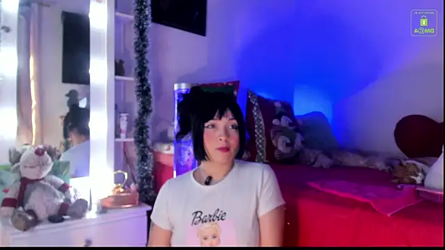 Snapshot of miaa-lee chatting on 12-14-25, 05:51 miaa-lee online show from 12-14-25, 05:51