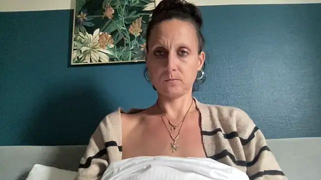 Snapshot of Sexy-Mel chatting on 02-19-26, 12:23 Sexy-Mel online show from 02-19-26, 12:23