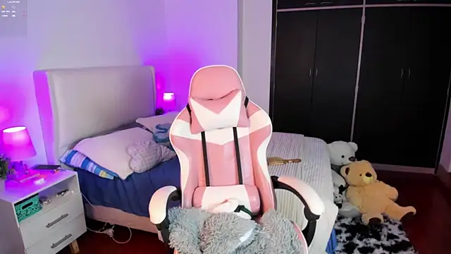 Snapshot of Ainhoads chatting on 03-31-26, 08:26 Ainhoads online show from 03-31-26, 08:26