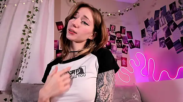 Snapshot of LuckySexyDoll chatting on 12-17-24, 11:49 LuckySexyDoll online show from 12-17-24, 11:49