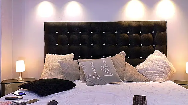 MiahWindsor online show from 12-04-24, 09:57